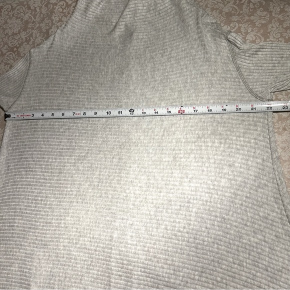Free People ~Gray Lover Rib Thermal Raw Hem Tunic Top in size Medium - Picture 10 of 13